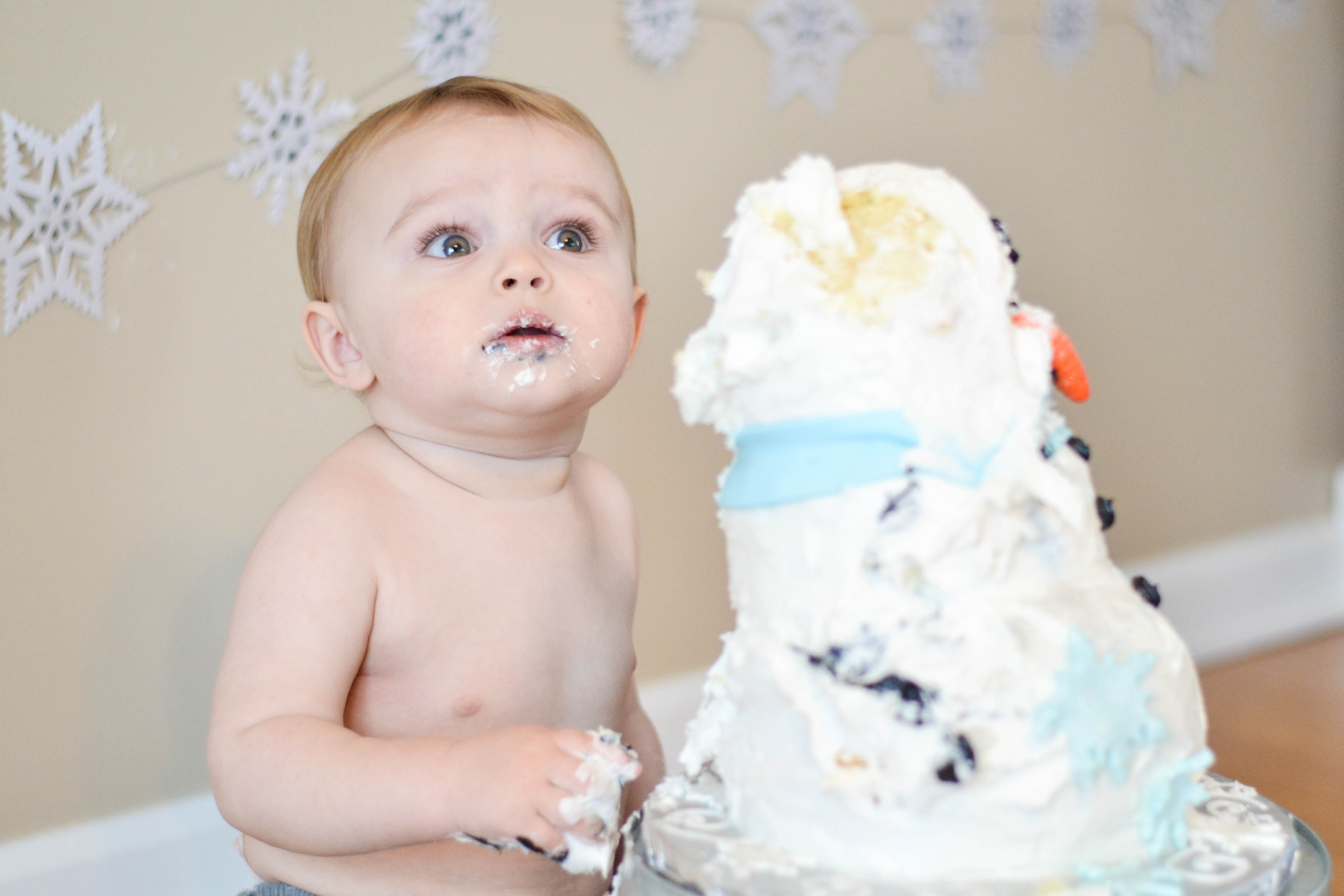 cake smash tips and ticks! This post has a ton of great ideas and suggestions!!