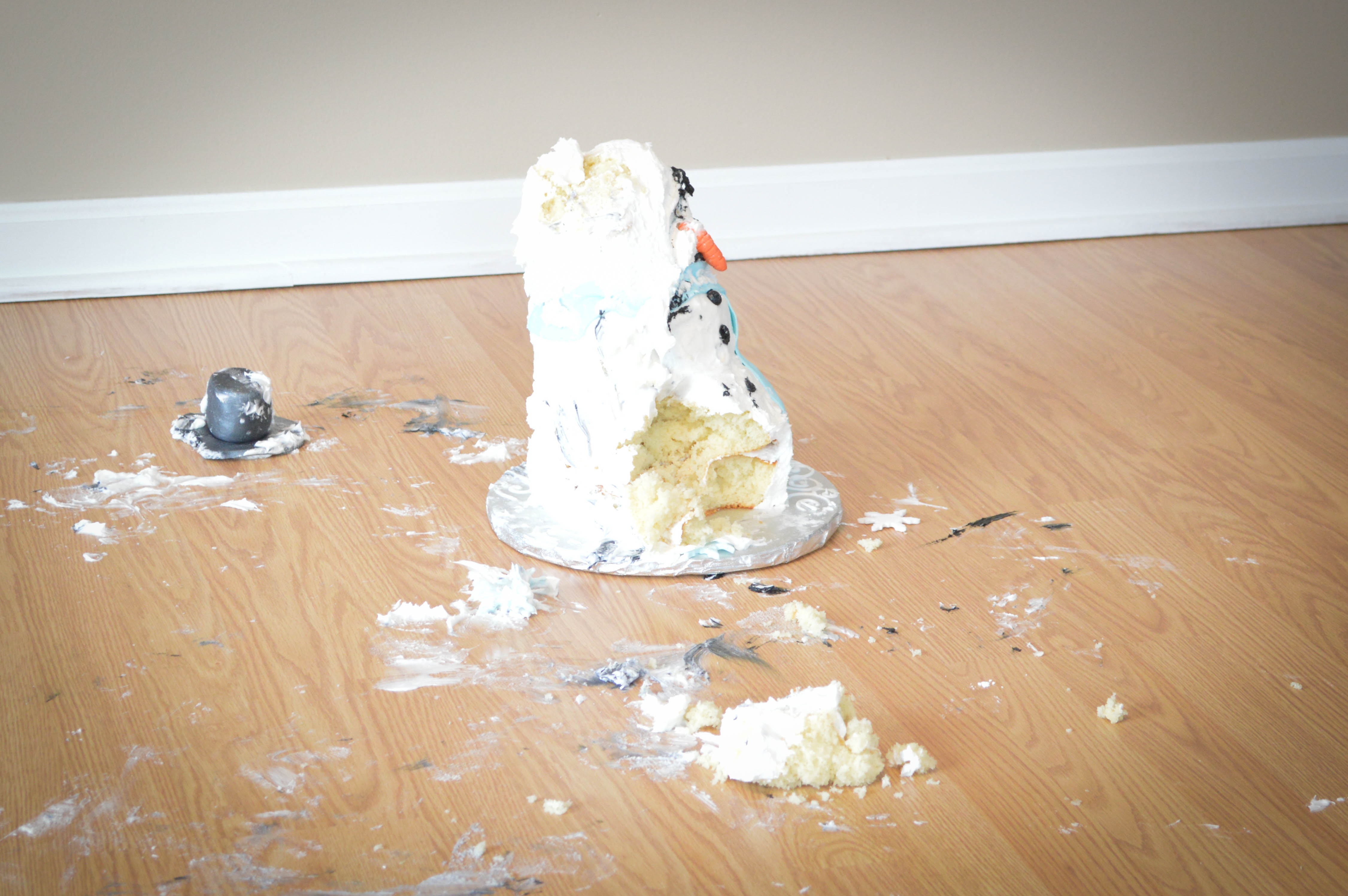 cake smash tips and ticks! This post has a ton of great ideas and suggestions!!